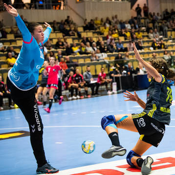 Brests målvakt Filippa Idéhn räddar ett skott från