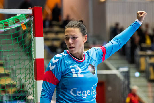 Brests målvakt Filippa Idéhn jublar