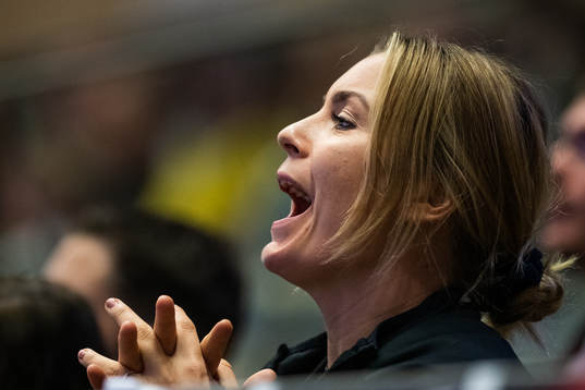 Brests Isabelle Gulldén på läktaren