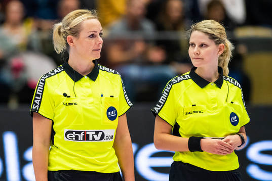 Domarna Ana Vranes och Marlis Weninger