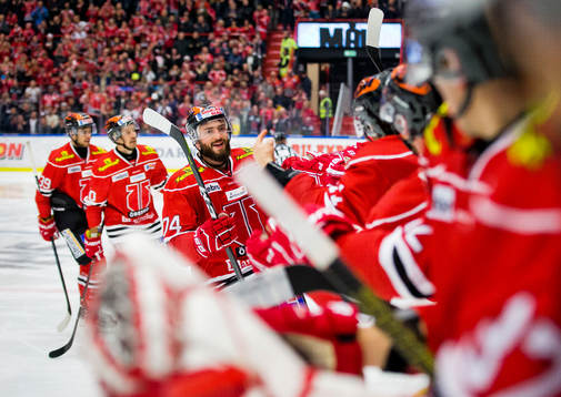 Örebros Nick Ebert gör 2-1 och jublar