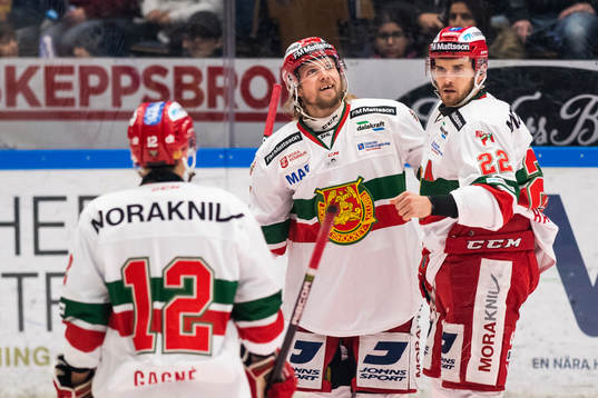 Moras Viktor Amnér och Matt Bailey jublar