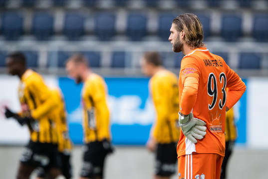 Dalkurds målvakt Stefan van de Lei deppar