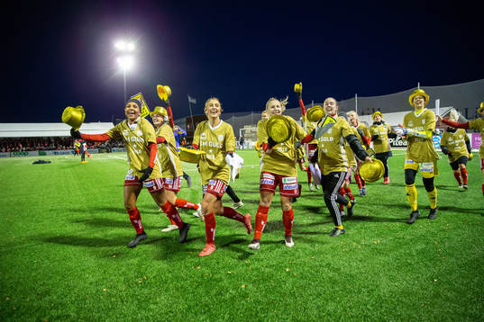 Piteås spelare firar SM-guld