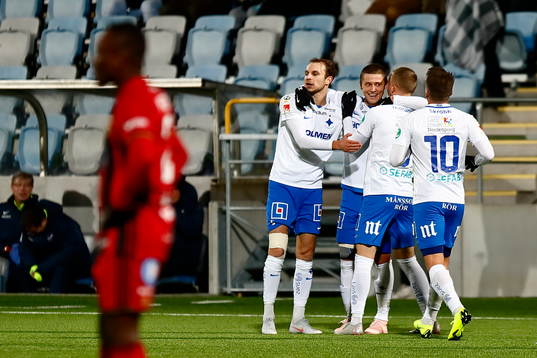 Norrköpings spelare jublar och Östersunds deppar