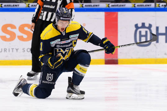 s Simon Önerud jublar