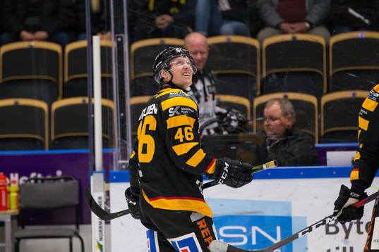 Skellefteås Mathis Olimb jublar