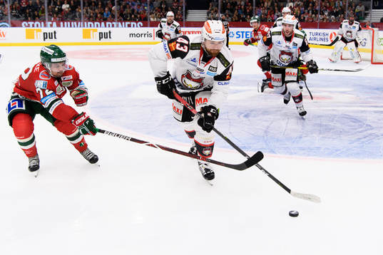 Frölundas Patrik Carlsson och Malmö Redhawks Nichlas Hardt