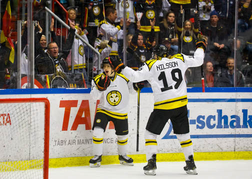 Brynäs Samuel Asklöf gör 0-1 och jublar med Ludvig