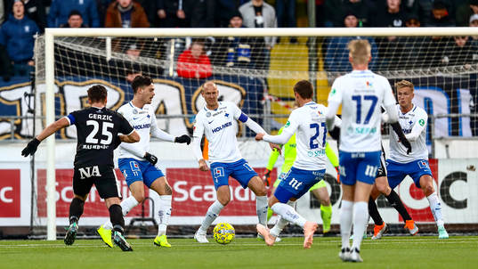 Spel framför Norrköpings mål med bl.a. Andreas Johansson