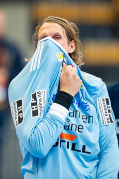 Ystads målvakt Anders Persson deppar
