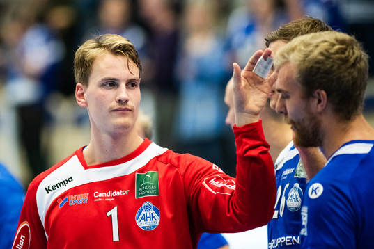 Alingsås målvakt Niklas Kraft jublar
