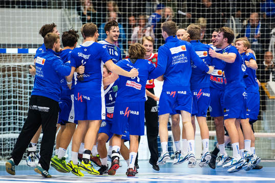 Alingsås spelare jublar