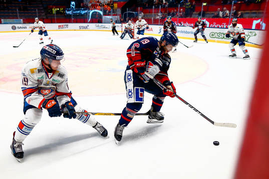 Växjös Tuomas Kiiskinenoch Linköpings Joe Whitney