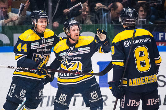 s Mikko Lehtonen och Mattias Tedenby jublar