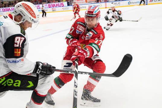 Malmö Redhawks Max Görtz och Moras Michael Keränen