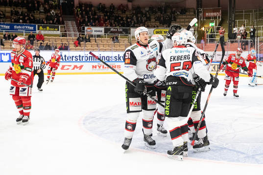 Malmö Redhawks spelarna jublar Moras spelare deppar