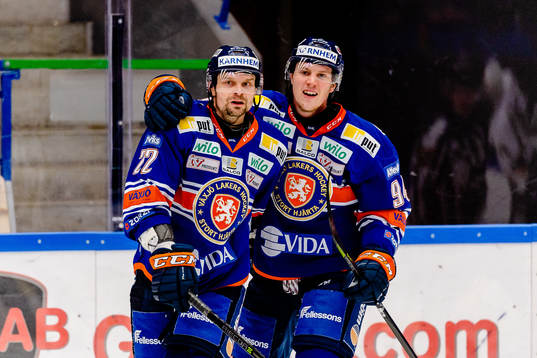 Växjös Janne Pesonen och Joel Persson jublar