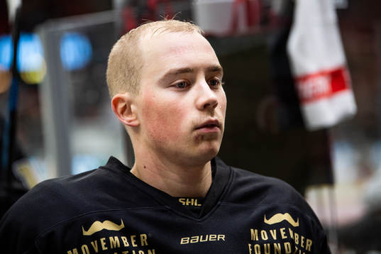 Frölundas Joel Mustonen utan hjälm