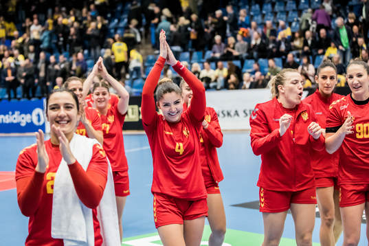 Montenegros spelare jublar