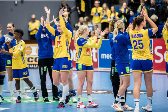 Sveriges spelare tackar publiken