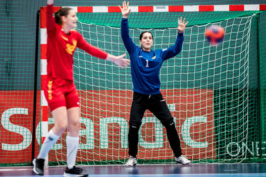 Montenegros målvakt Ljubica Nenezic