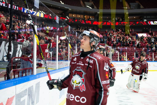 Malmö Redhawks Carl Persson jublar