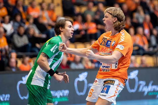 Kristianstads Valter Chrintz jublar mot Hammarbys spelare
