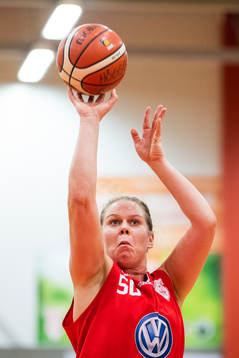 Högsbos Hanna Johansson skjuter