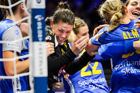 goalkeeper Filippa Idéhn of Sweden celebrates