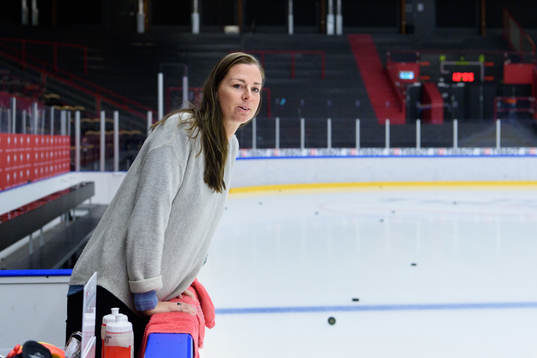 Lotta Schelin besöker en träning med Frölundas A-lag