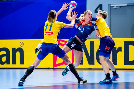 Gabriela Perianu of Romania, Veronica Kristiansen of Norway
