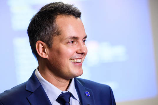 Sveriges förbundskapten Tomas Montén nder en