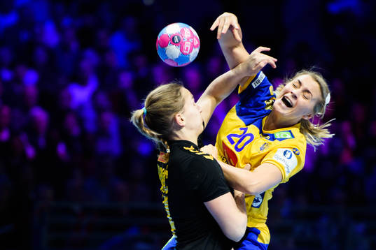 Isabelle Gulldén of Sweden and Đurđina Jaukovuic of