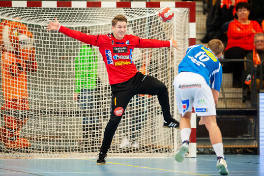 Kristianstads målvakt Leo Larsson och Redbergslids Oliver
