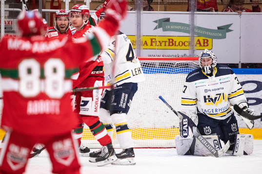 s målvakt Jonas Gunnarsson  deppar