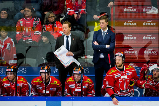 Örebros tränare Niklas Eriksson och assisterande tränare