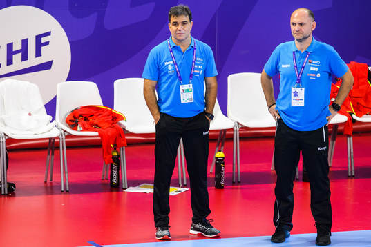 Ambros Martín, head coach of Romania, looks dejected