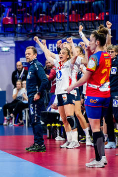 Thorir Hergeirsson, head coach of Norway, and Stine Bredal
