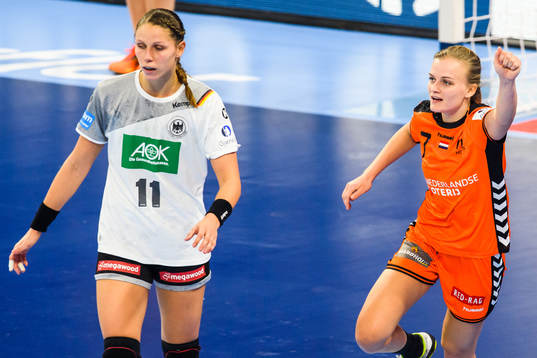 Xenia Smits of Germany looks dejected and Debbie Bont of