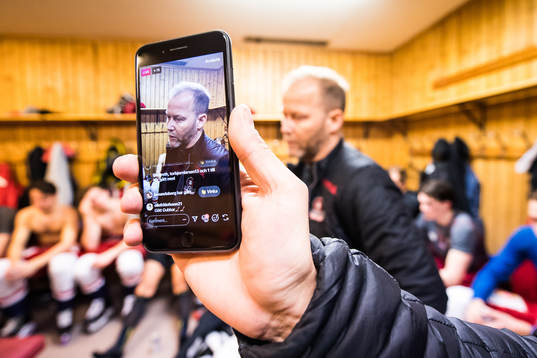 Hanhals tränare Niclas Högberg i livesändning på