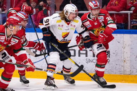 Djurgårdens Axel Jonsson Fjällby och Moras Adam Massuhr