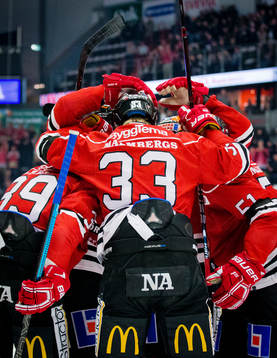 Jubel vid Örebros Jordan Boucher 1-0 mål med Kristian