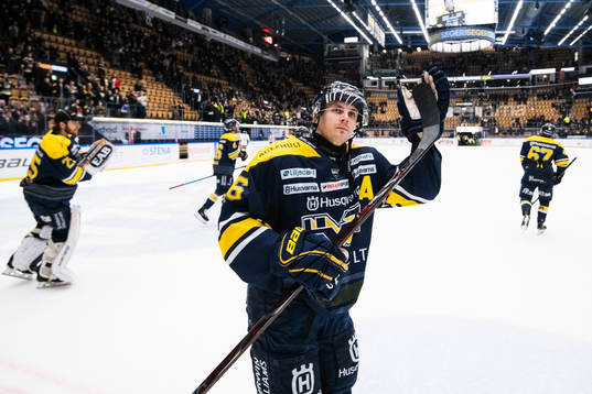 s Markus Ljungh tackar supportrarna och jublar