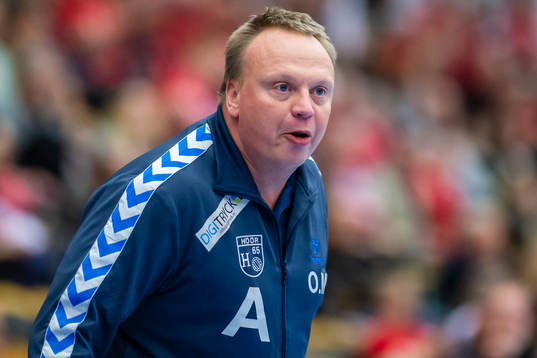 H65s tränare Ola Månsson reagerar