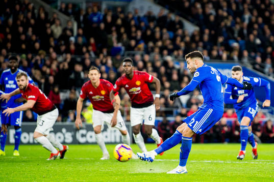 Víctor Camarasa of Cardiff scores 1-2 from the penalty spot