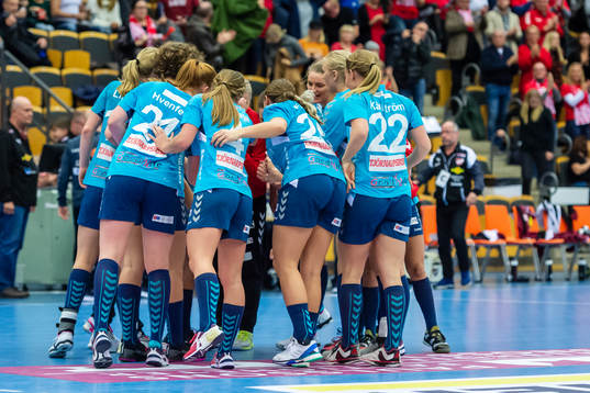 H65s spelare jublar