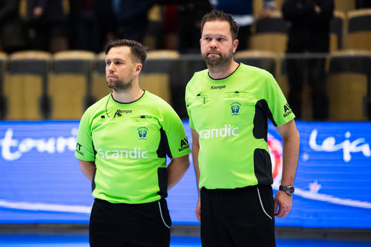 Domarna Markus Winberg och Michael Johansson