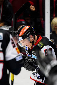 Malmö Redhawks Tobias Ekberg jublar