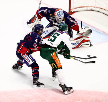 Linköpings Chad Billins och målvakt Jonas Gustavsson